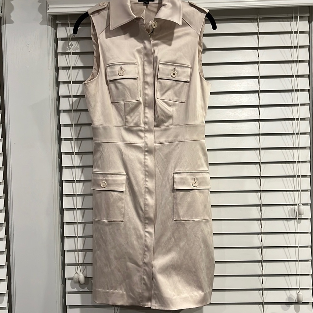 Sophisticated Bebe tan collared zip up dress